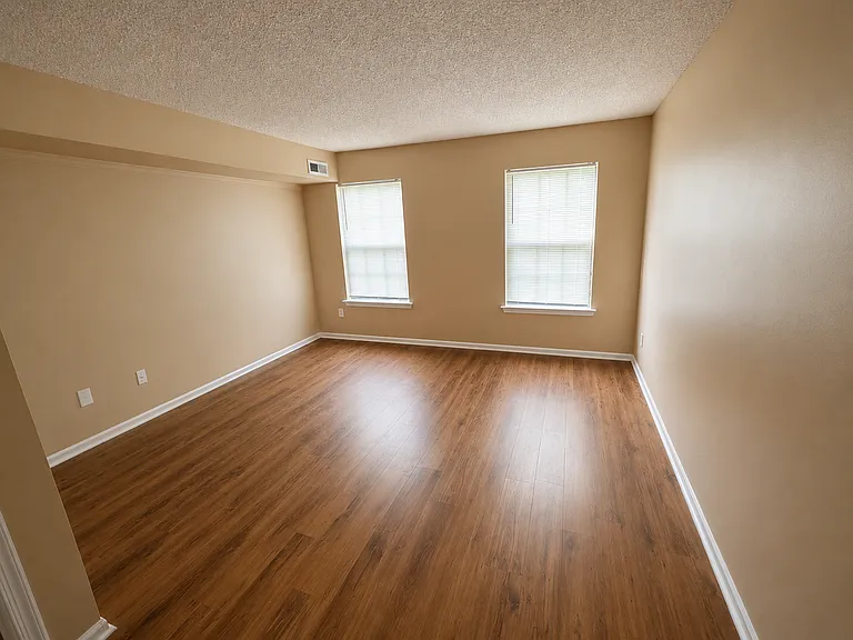 18016 Clark Ct — Photo 7