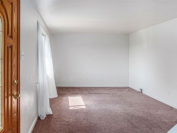 4th image of 4826 Poplar St