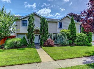 502 N Bay Ave, Massapequa, NY 11758