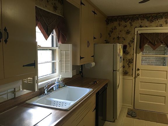 3rd image of 2507 Seminole Pl