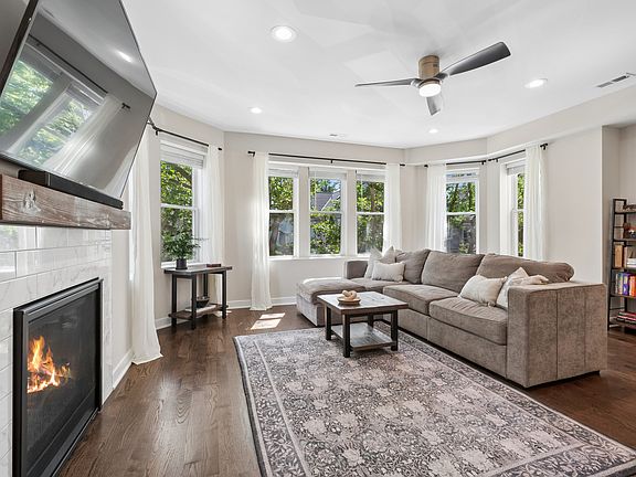 3rd image of 4844 N Hoyne Ave #2N