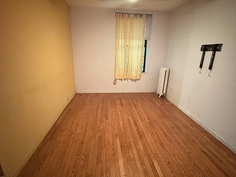 21-16 35th St #1B — Photo 2
