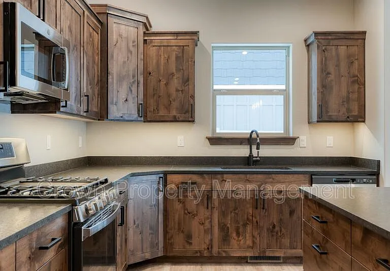 4032 Snowberry Ave — Photo 11
