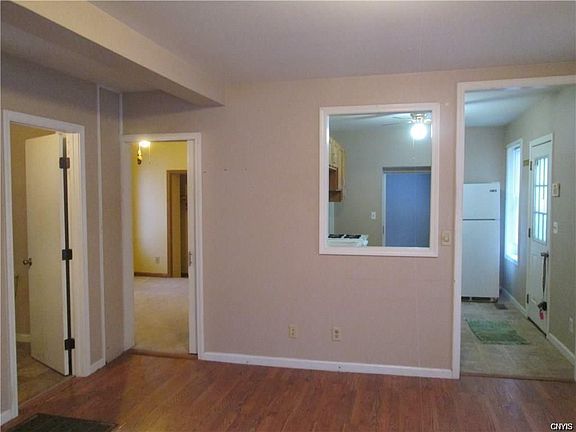 4th image of 418 Cross St