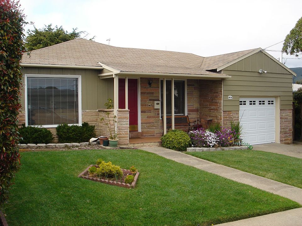 1st image of 18 Bradford Dr