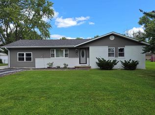 346 Woodland Dr, Salem, IL 62881