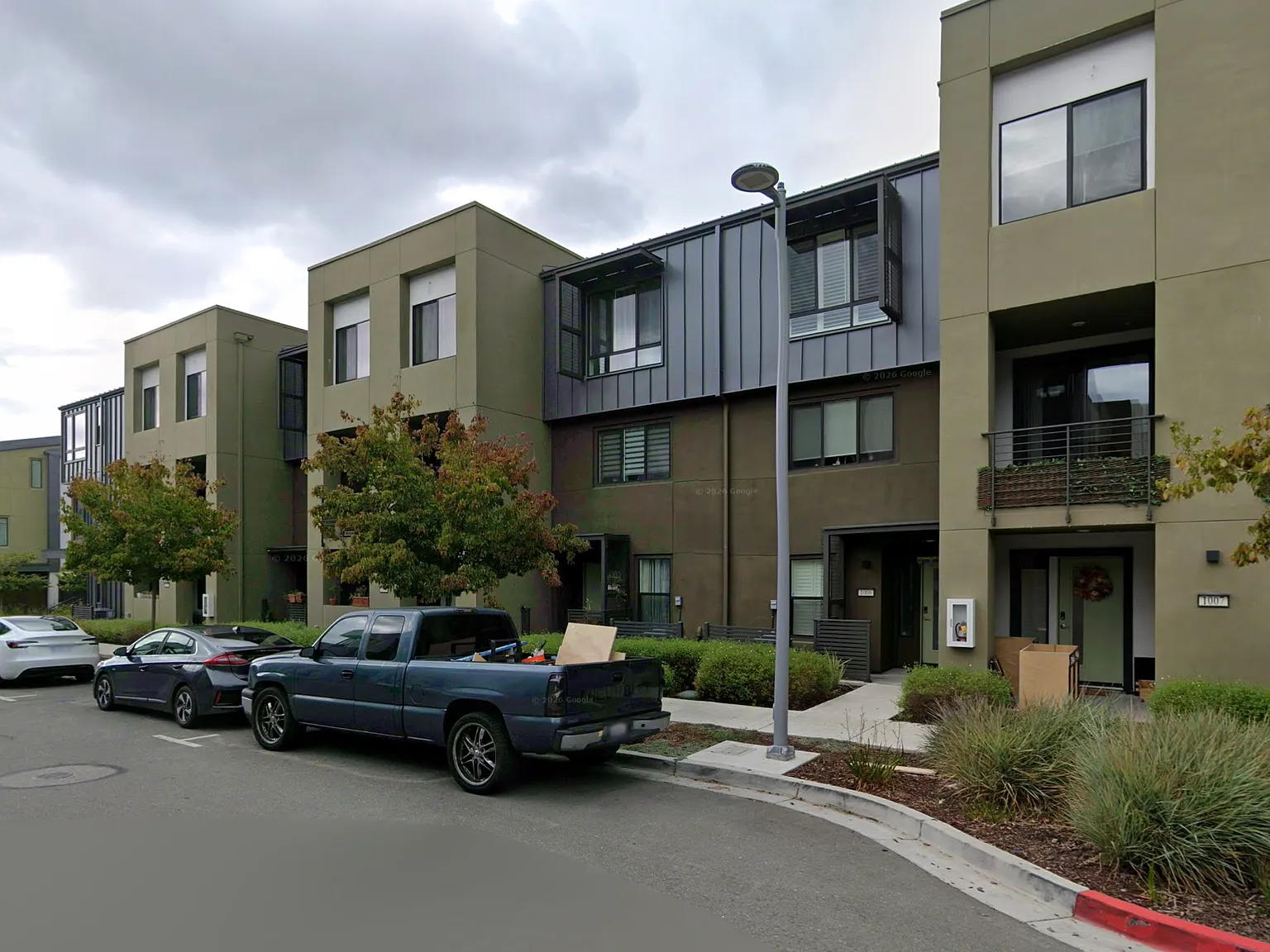 2 bed, 2.5 bath, 1273 sqft, $4,200 — Photo 1