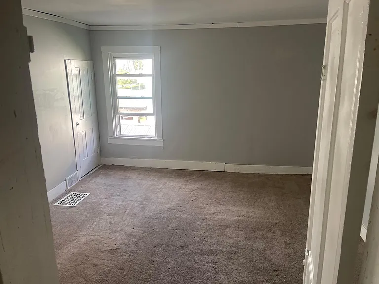 1136 Main St — Photo 14