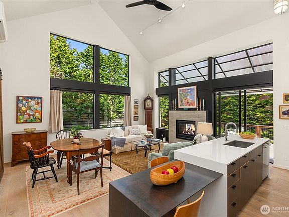 4th image of 4670 Flying Goat Avenue NE