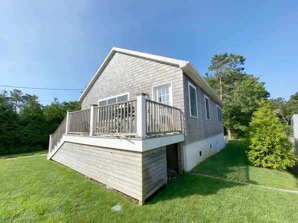 https://photos.zillowstatic.com/fp/acceb9c7878af520cc70b36b8ab1d214-p_e.webp