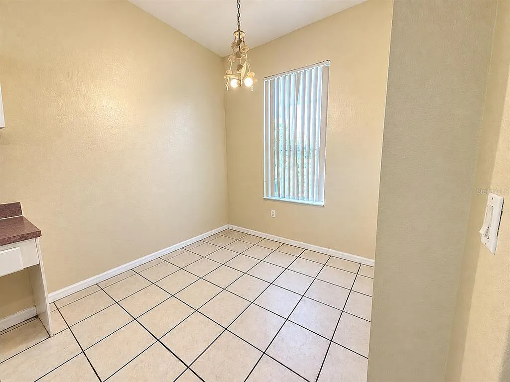4 bed, 3.5 bath, 2075 sqft, $2,390 — Photo 4