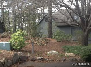 90 Fairway Villas Dr, Sapphire, NC 28774