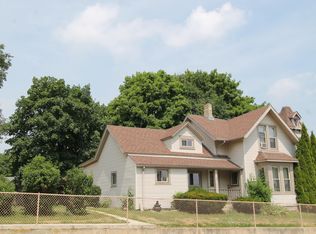 301 Lewis St, Burlington, WI 53105