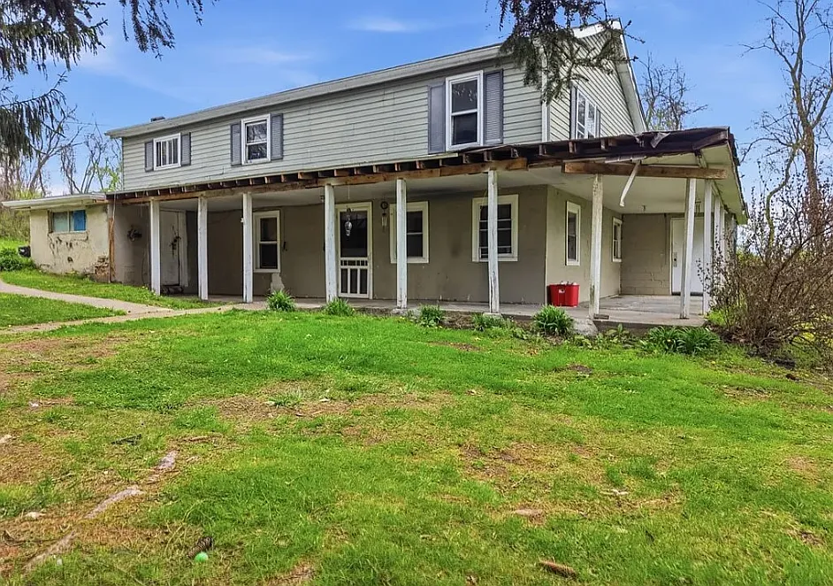 3 bed, 1276 sqft, $1,642 — Photo 1