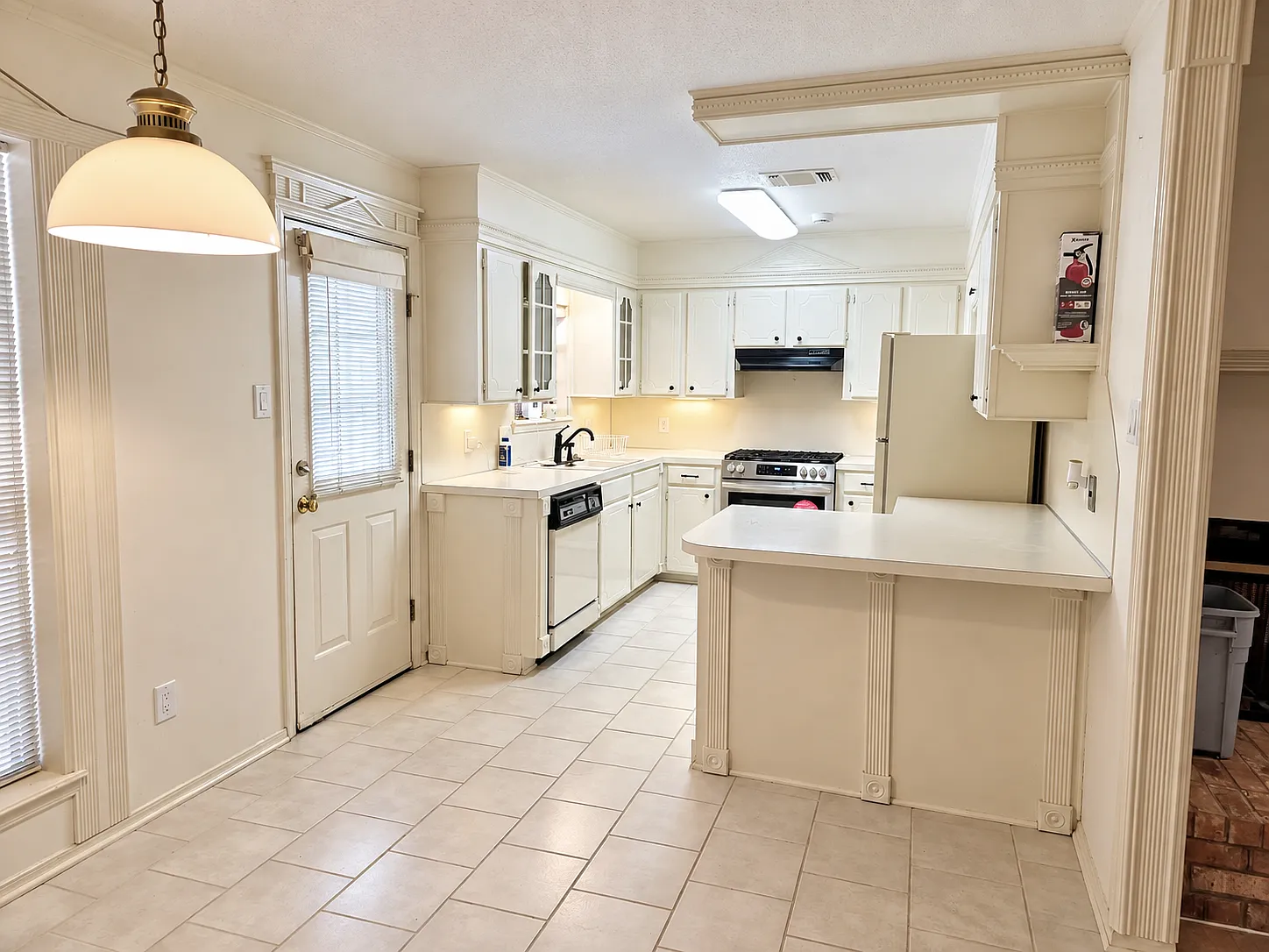 2 bed, 1177 sqft, $1,575 — Photo 3