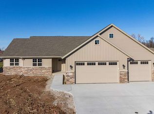 W5552 Hoelzel Way, Appleton, WI 54915