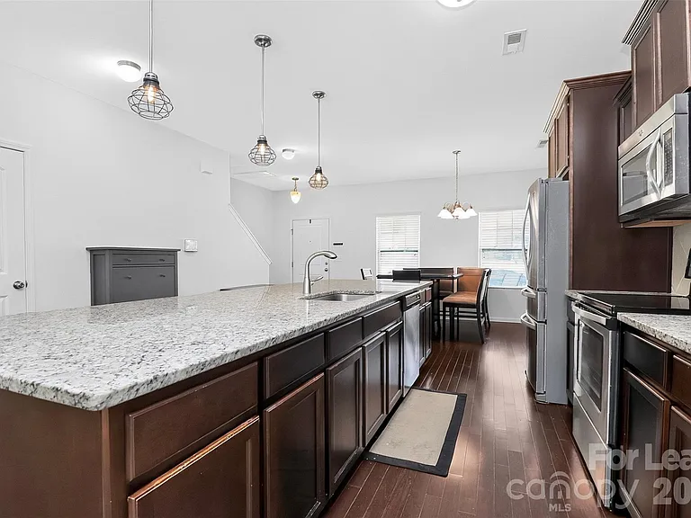 2038 Eddie Massey Ln — Photo 8
