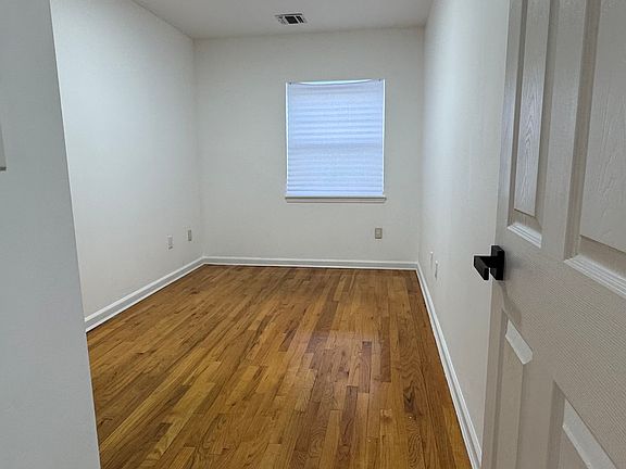 4th image of 609 Emerald St Floor 2