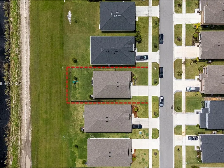 10609 SW Vasari Way — Photo 15