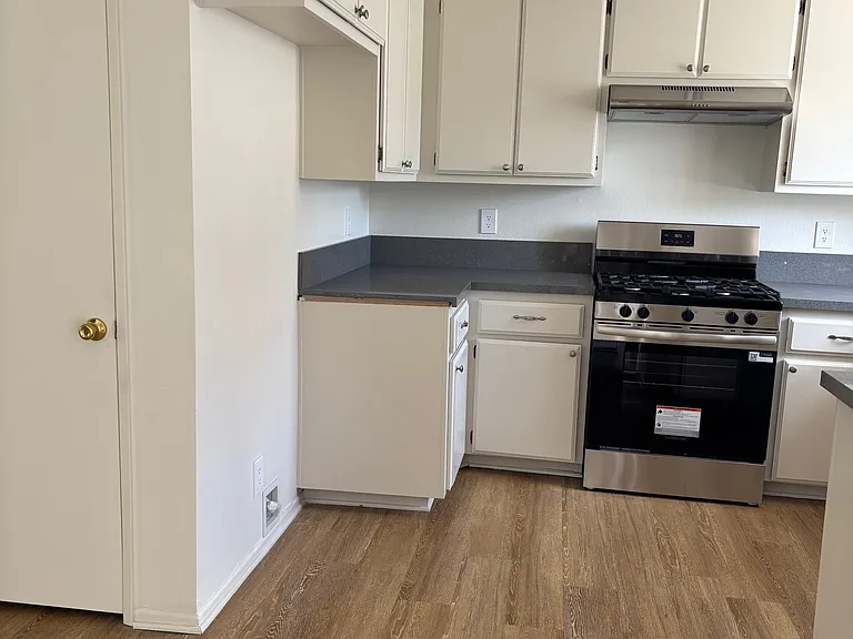 224 E Dexter St #12 — Photo 9