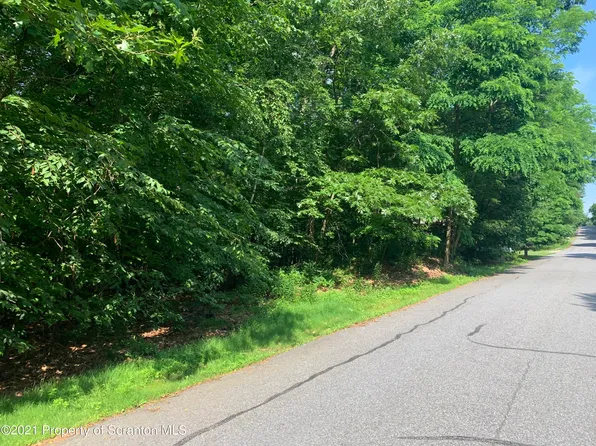 Skyline Dr N, Clarks Summit, PA 18411