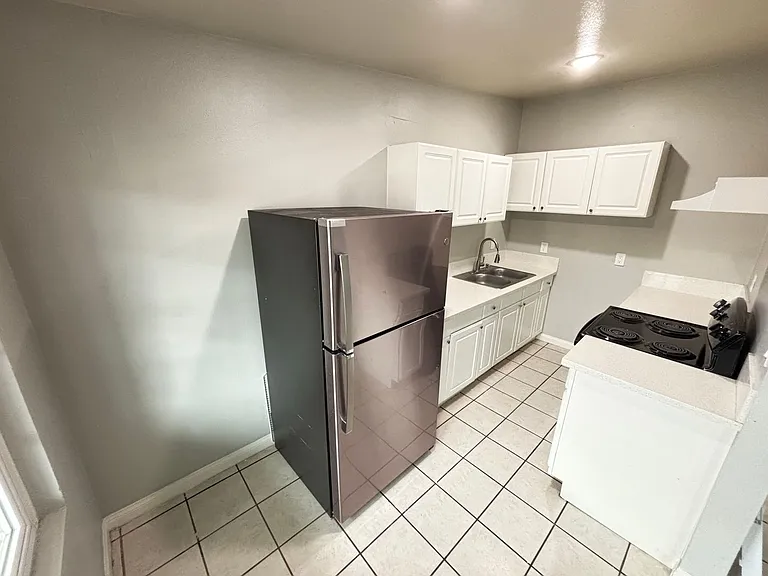 1420 Putnam Ave #6 — Photo 2