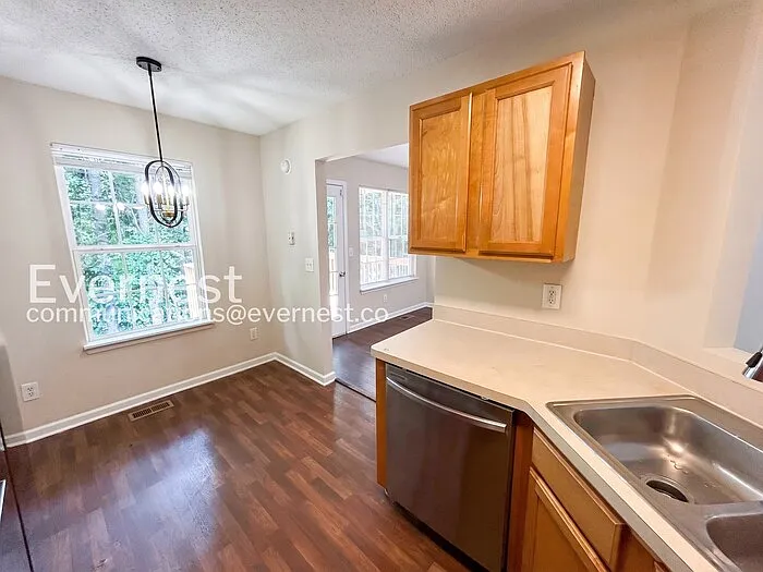 2929 Edgefield Ct SW — Photo 6