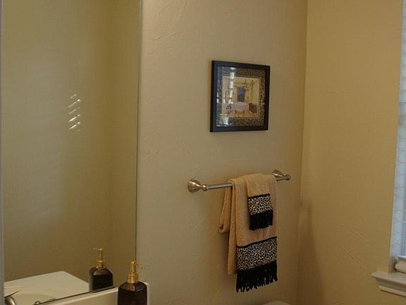 3rd image of 1730 Cresthill Dr