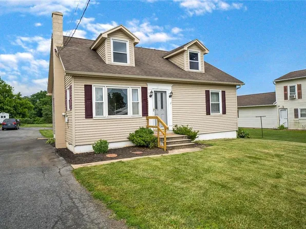 211 N Main St, Alburtis, PA 18011