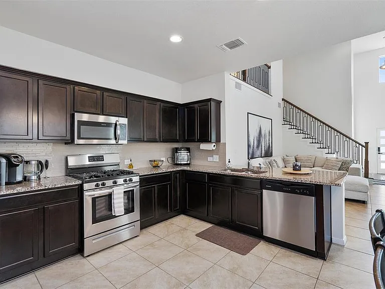 10308 Hatton Ln — Photo 9