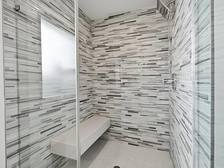 2219 Graham Ave — Photo 30