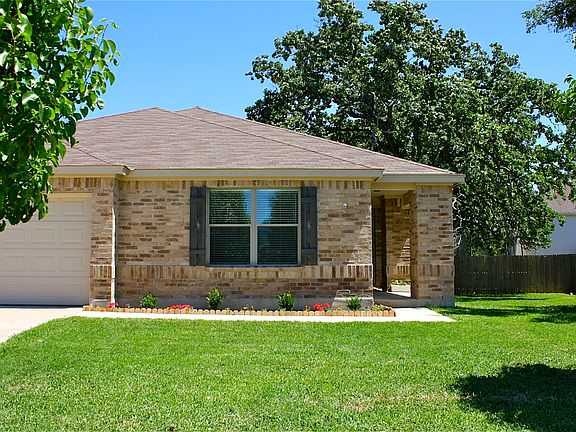 2nd image of 4929 Woodstock Dr