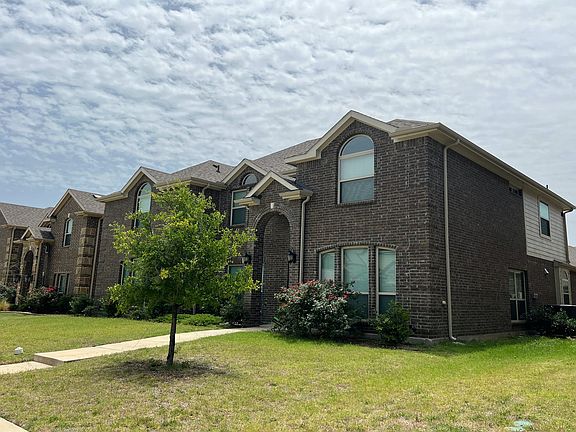 2nd image of 118 Garden Grove Ln