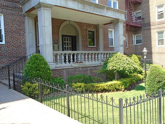 Rented by 18 REALTY | media 11