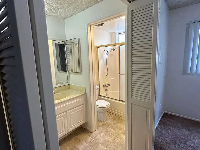 116 E Alhambra Rd — Photo 4