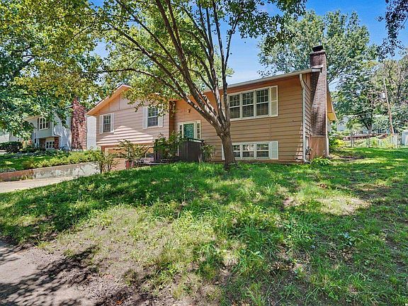 3rd image of 2920 Yellowstone Dr