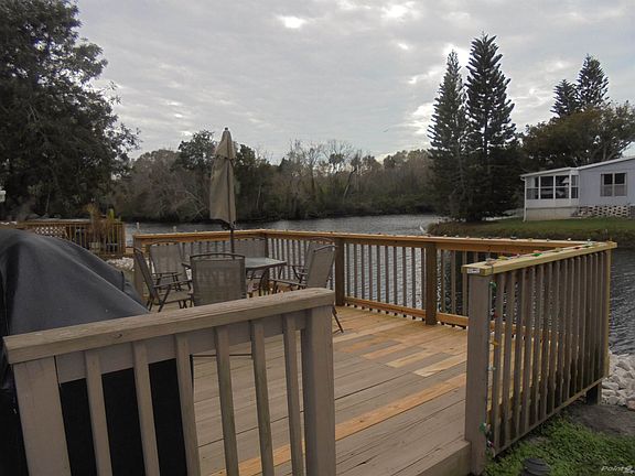 WALK OUT TO DECK FROM FL ROOM