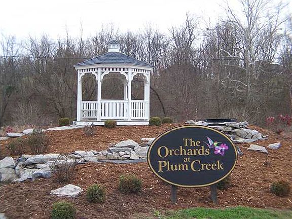 2nd image of 21 Peach Orchard Cir