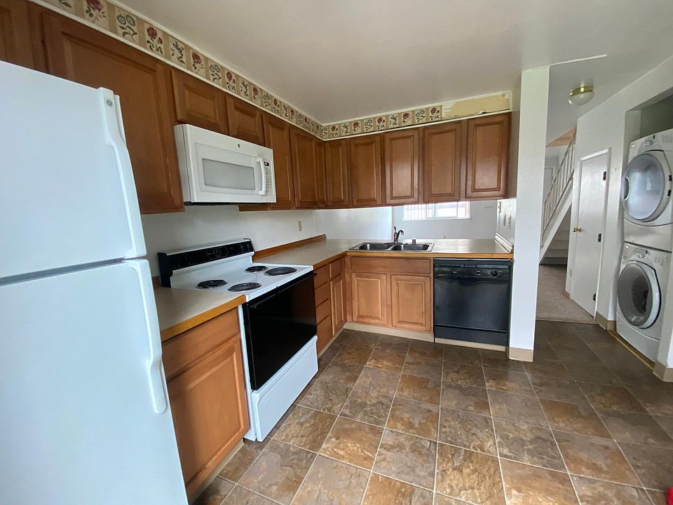 Kitchen - dishwasher, microwave, washer & dryer coat closet