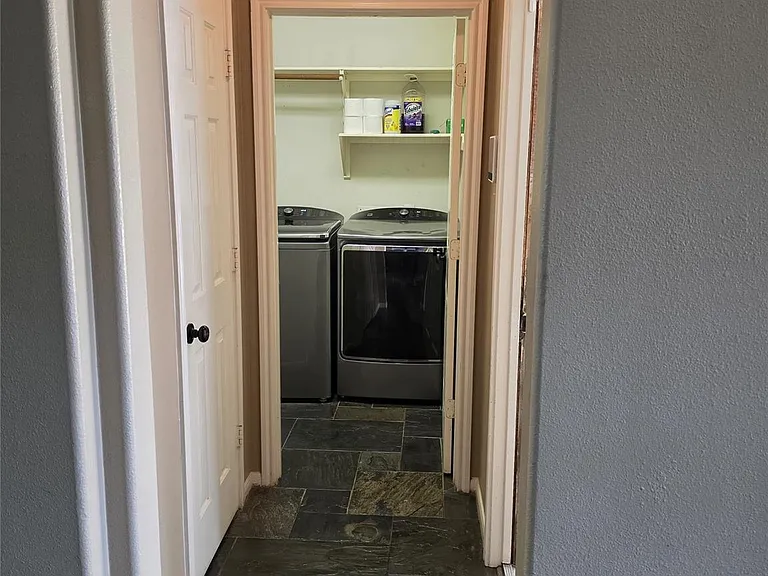 1138 Sussex Trl — Photo 9