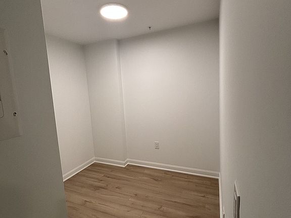 5th image of 223 Princess St #717