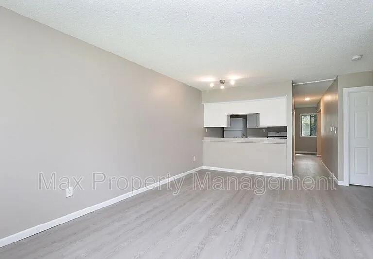 1522 E 16th St — Photo 13