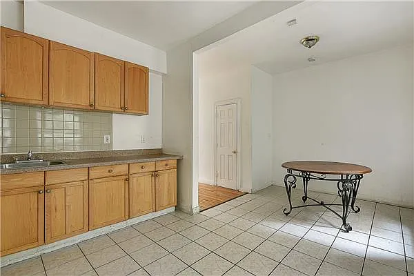 Sold by Exclusive Properties Sotheby's International Realty | media 16