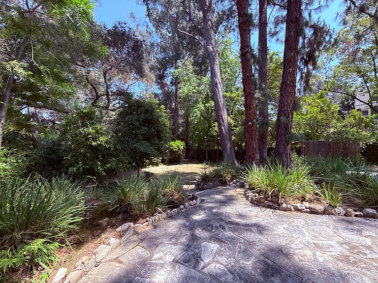 1240 Wellington Ave — Photo 33