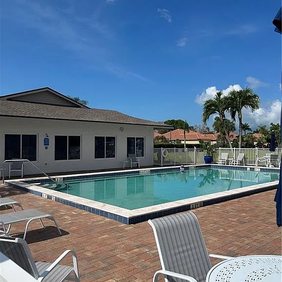 5479 Peppertree Dr #E13 — Photo 32