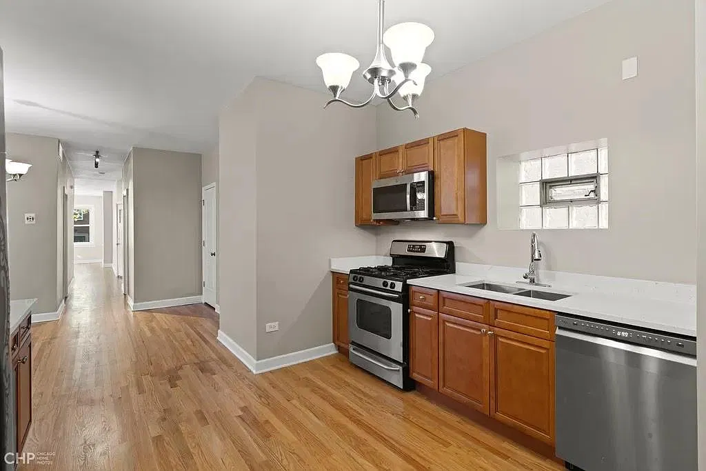 3 bed, 1300 sqft, $2,350 — Photo 3