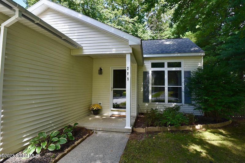 3rd image of 289 Meadowlark Drive