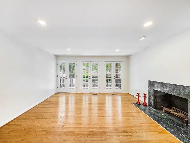 2933 Arizona Ave NW — Photo 10