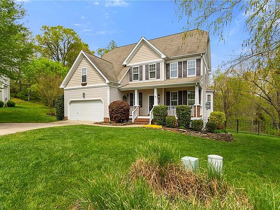 2nd image of 104 Farriers Ln
