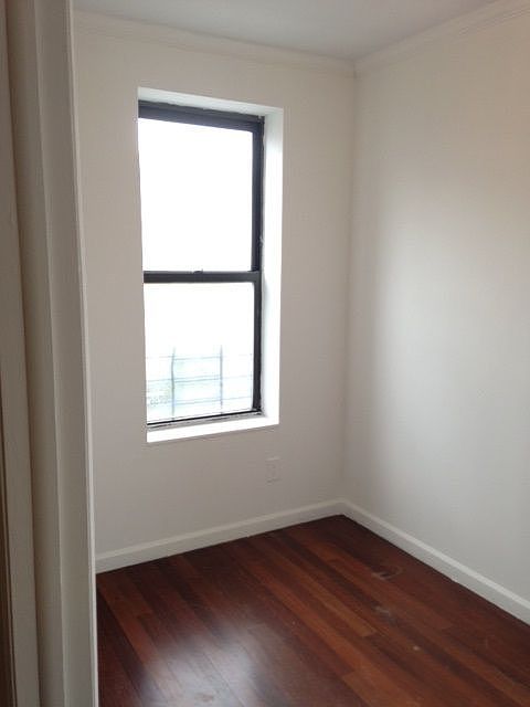 1st image of 500 E 11th St APT 17